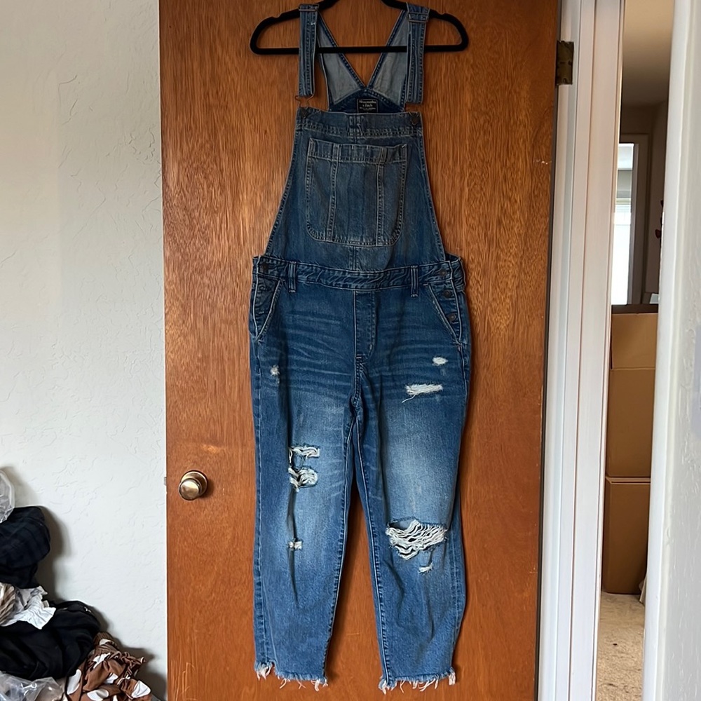 New Abercrombie & Fitch Distressed Cropped Overalls Sz. Large